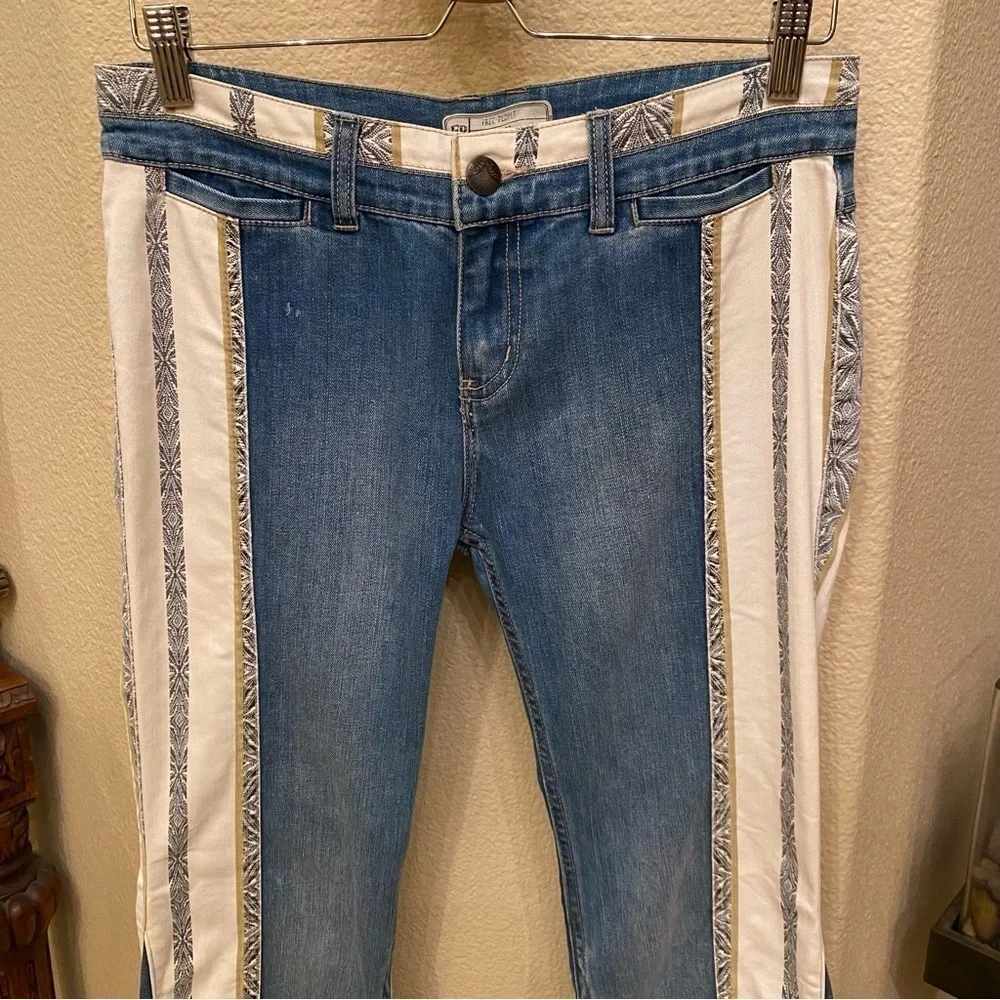FREE PEOPLE Women Blue Danica Mid Rise Flare Bell Bottom Raw Hem Boho Jeans -27